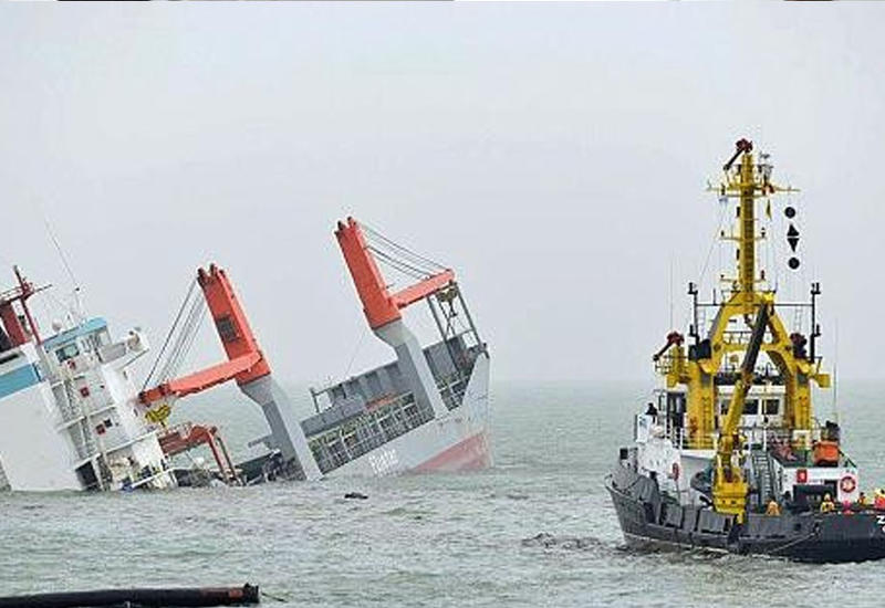 В проливе Па-де-Кале столкнулись танкер и грузовое судно