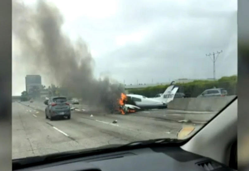 Пилот и пассажир выжили после взрыва самолета в США