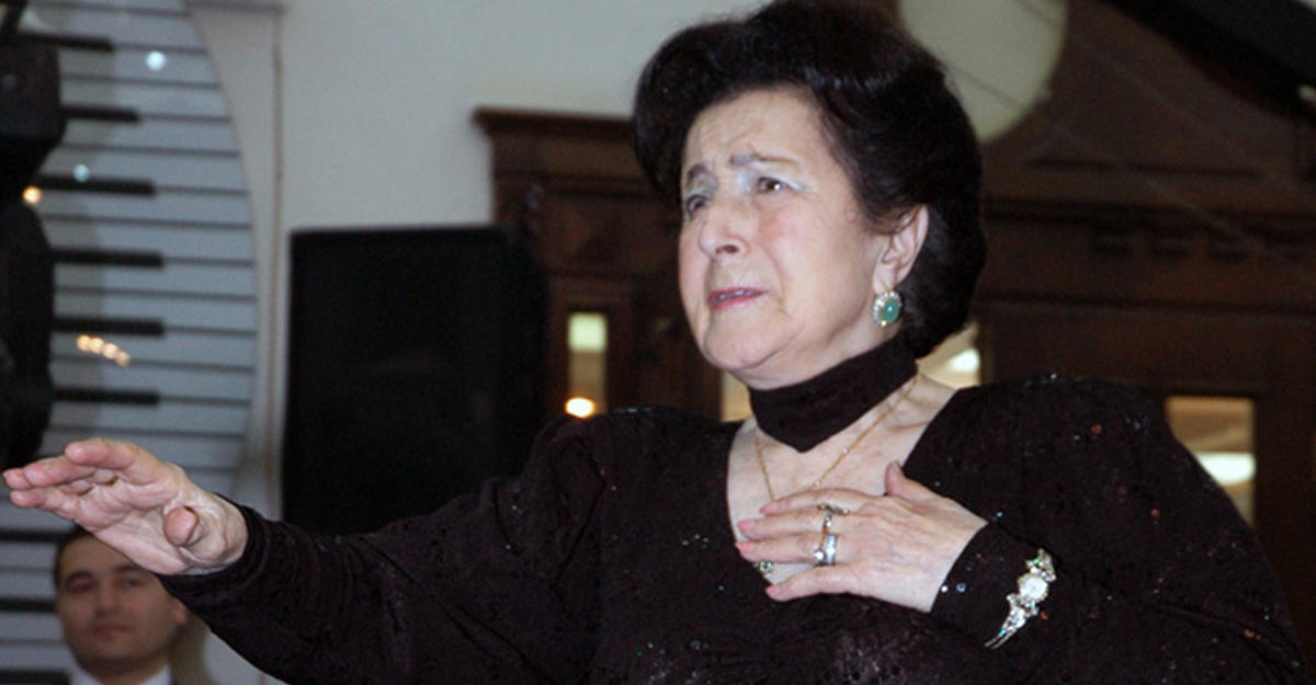Скончалась азербайджанская танцовщица Хумар Зульфугарова