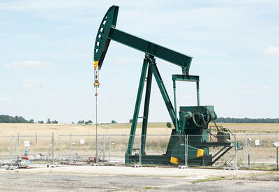 Мировые запасы нефти упали на десятки миллионов баррелей