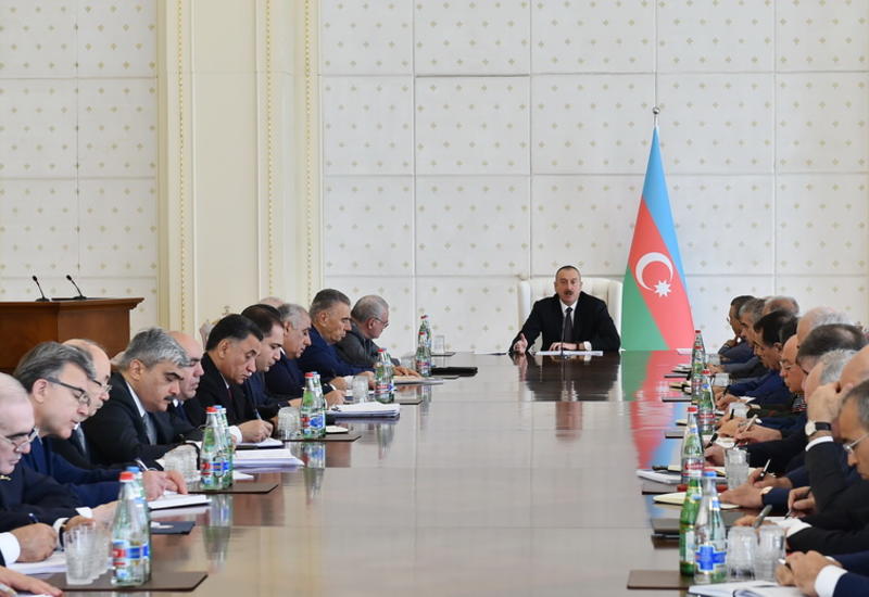 Под председательством Президента Ильхама Алиева состоялось заседание Кабмина, посвященное итогам социально-экономического развития в первой половине 2017 года и предстоящим задачам