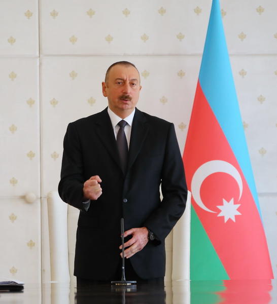 Под председательством Президента Ильхама Алиева состоялось заседание Кабмина, посвященное итогам социально-экономического развития в первой половине 2017 года и предстоящим задачам