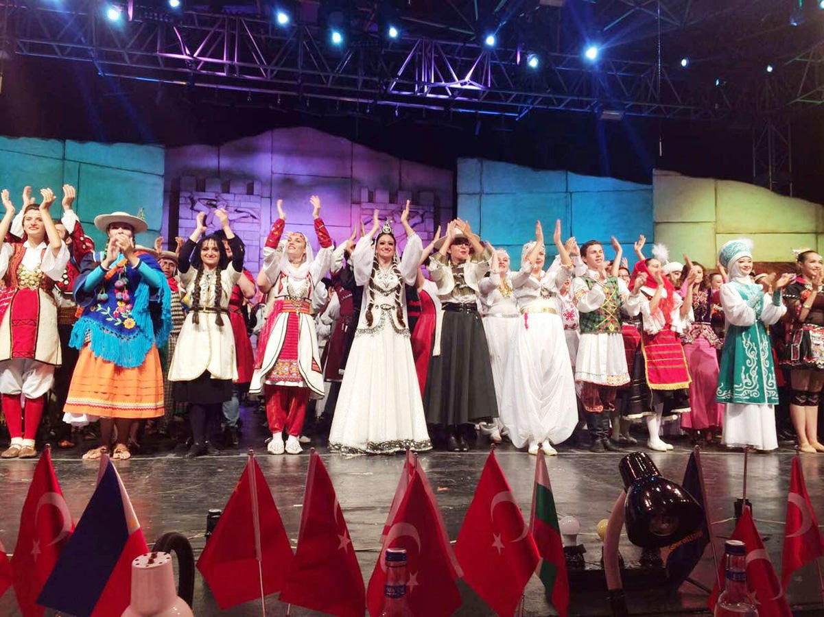 Азербайджанский ансамбль с успехом выступил в Бурсе