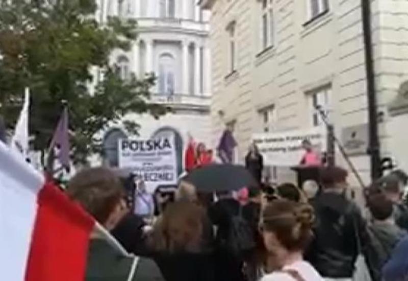В Варшаве проходят массовые протесты