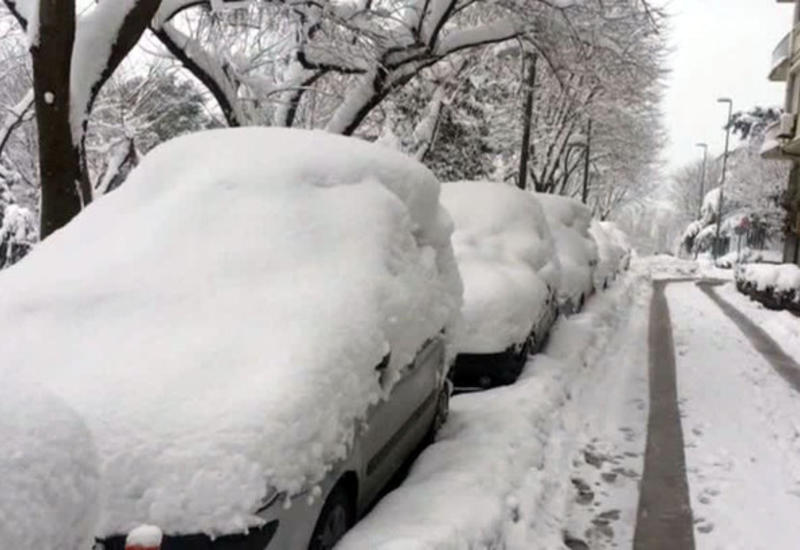 Столицу Чили завалило снегом, 250 тысяч человек остались без света