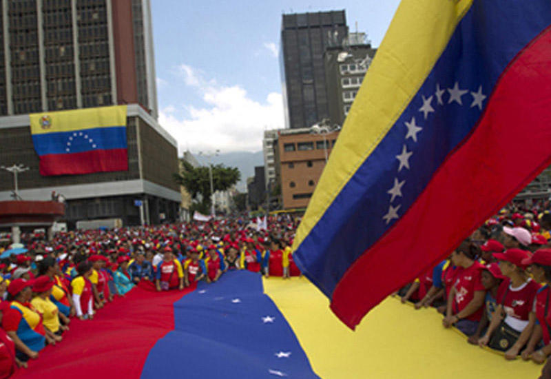 Venesuelada referendumun nəticəsi: Xalq prezidentin istefasını istəyir