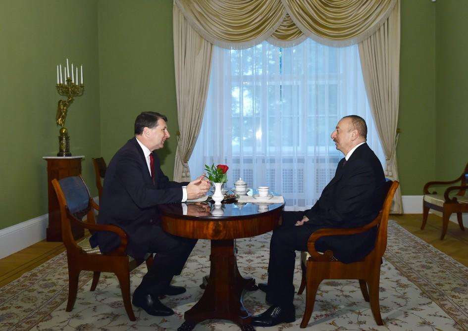Президенты Азербайджана и Латвии выступили с заявлениями для печати
