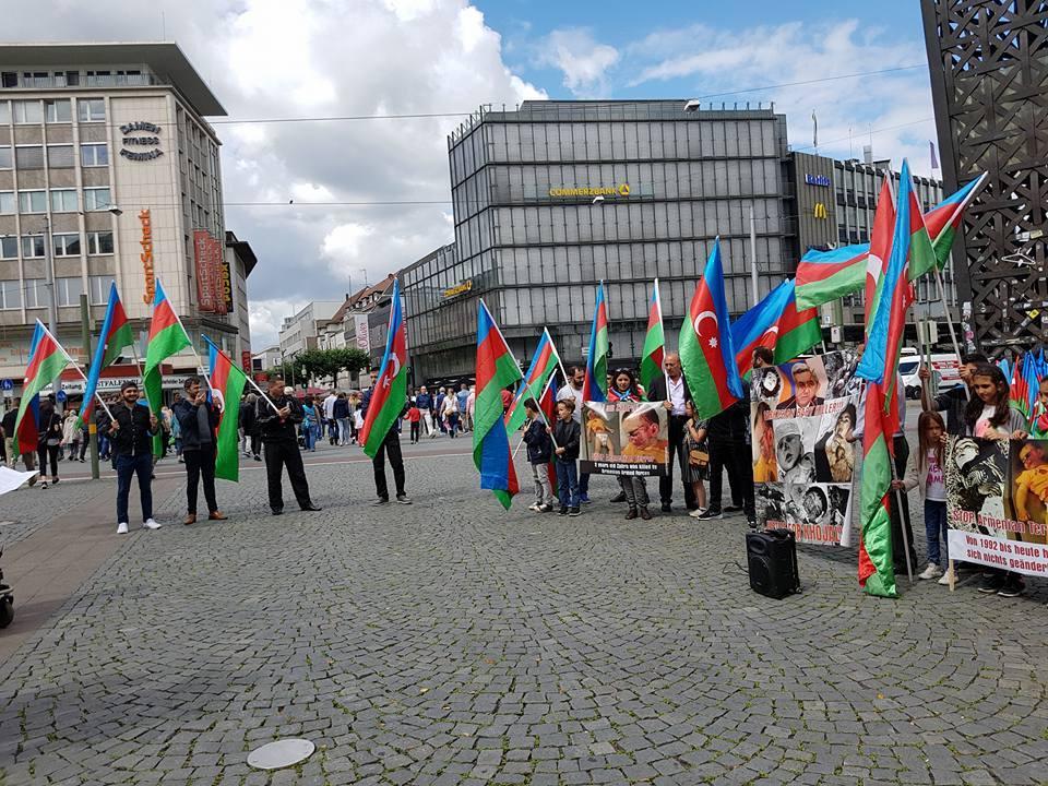 В Германии прошла акция протеста в связи с военной провокацией Армении