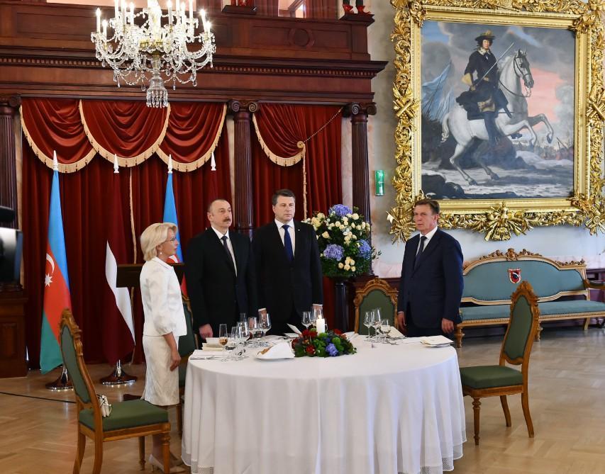 В Латвии был дан официальный прием в честь Президента Ильхама Алиева