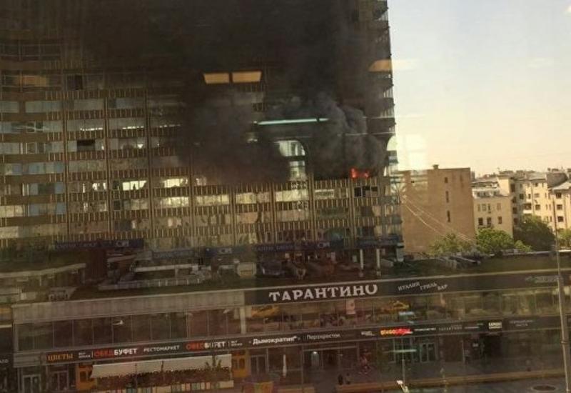 Страшный пожар на Новом Арбате в Москве, эвакуированы десятки человек