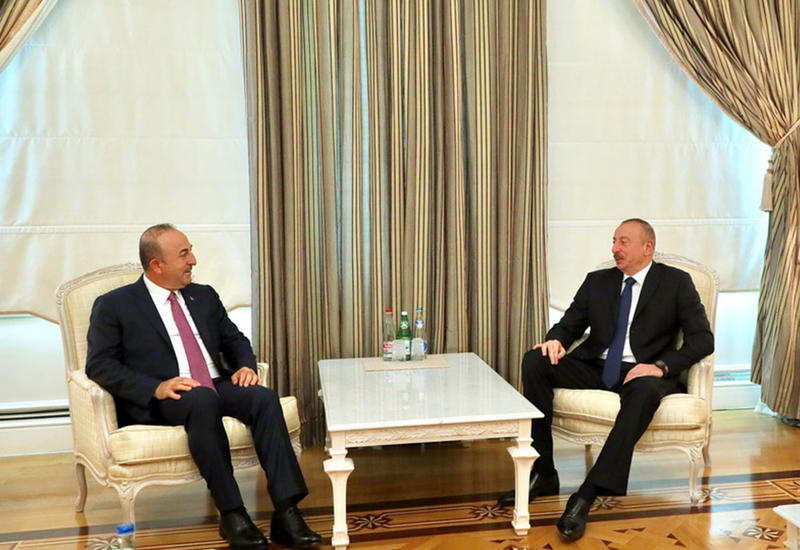Президент Ильхам Алиев принял главу МИД Турции <span class="color_red">- ФОТО</span>