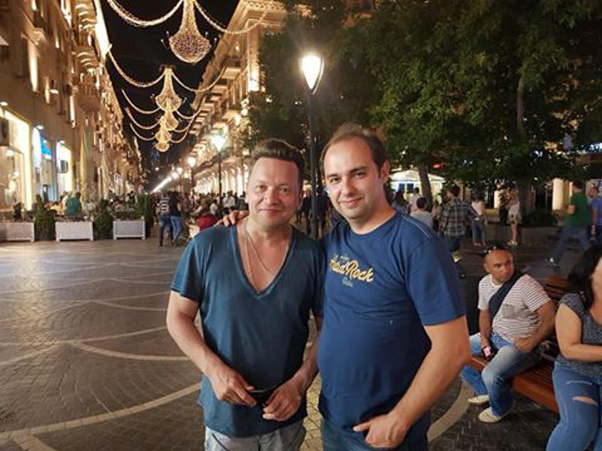Известный российский телеведущий отдыхает в Баку