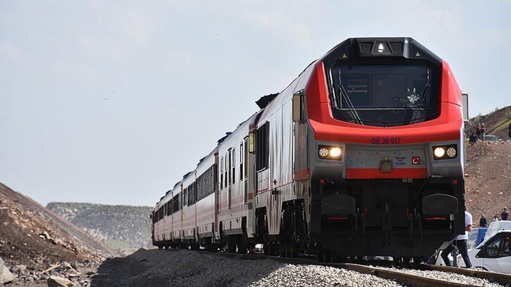 Из Турции в Грузию отправился первый экспериментальный поезд Баку-Тбилиси-Карс