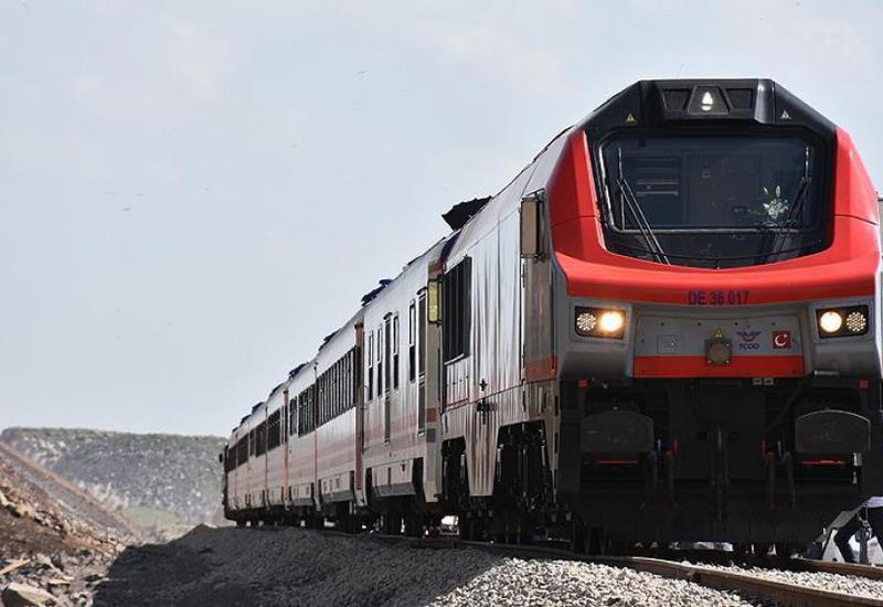 Из Турции в Грузию отправился первый экспериментальный поезд Баку-Тбилиси-Карс