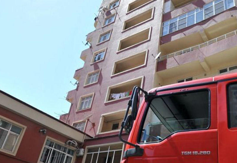Bakıda yaşayış binasında yanğın olub