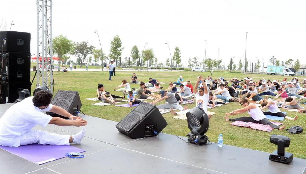 В рамках программы «YARAT Freestyle» стартовал фестиваль йоги