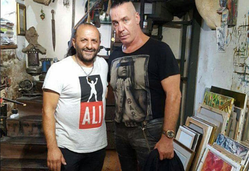 Солист группы Rammstein прогулялся по Ичеришехер <span class="color_red">- ФОТО</span>