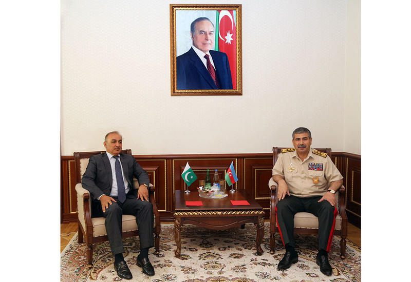 Закир Гасанов на переговорах с новым военным атташе Пакистана в Азербайджане