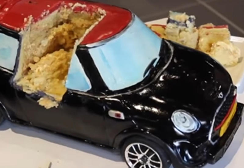 Пекарь создал торт в виде автомобиля, который может ездить