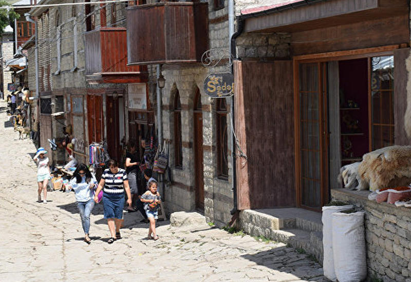 Маленькое азербайджанское село, куда каждый день едут тысячи туристов