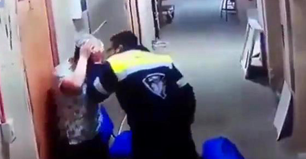 напал на женщину в парке. избиение беременной женщины. избиение беременной русской женщины. ударил беременную в живот. избиение беременной девушки.