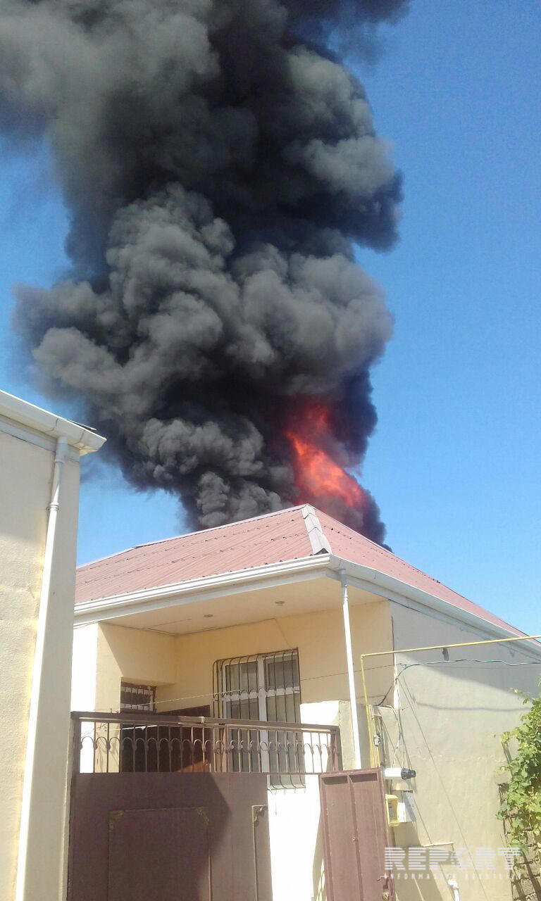 В Хырдалане произошел пожар в частном доме