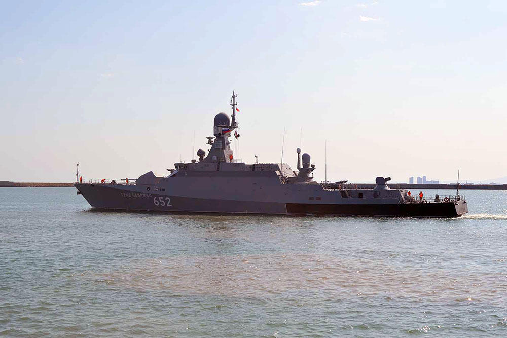 Военные корабли России покинули Бакинский порт