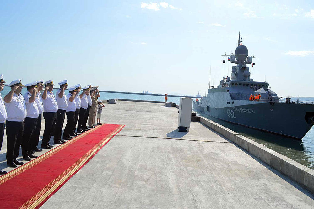 Военные корабли России покинули Бакинский порт