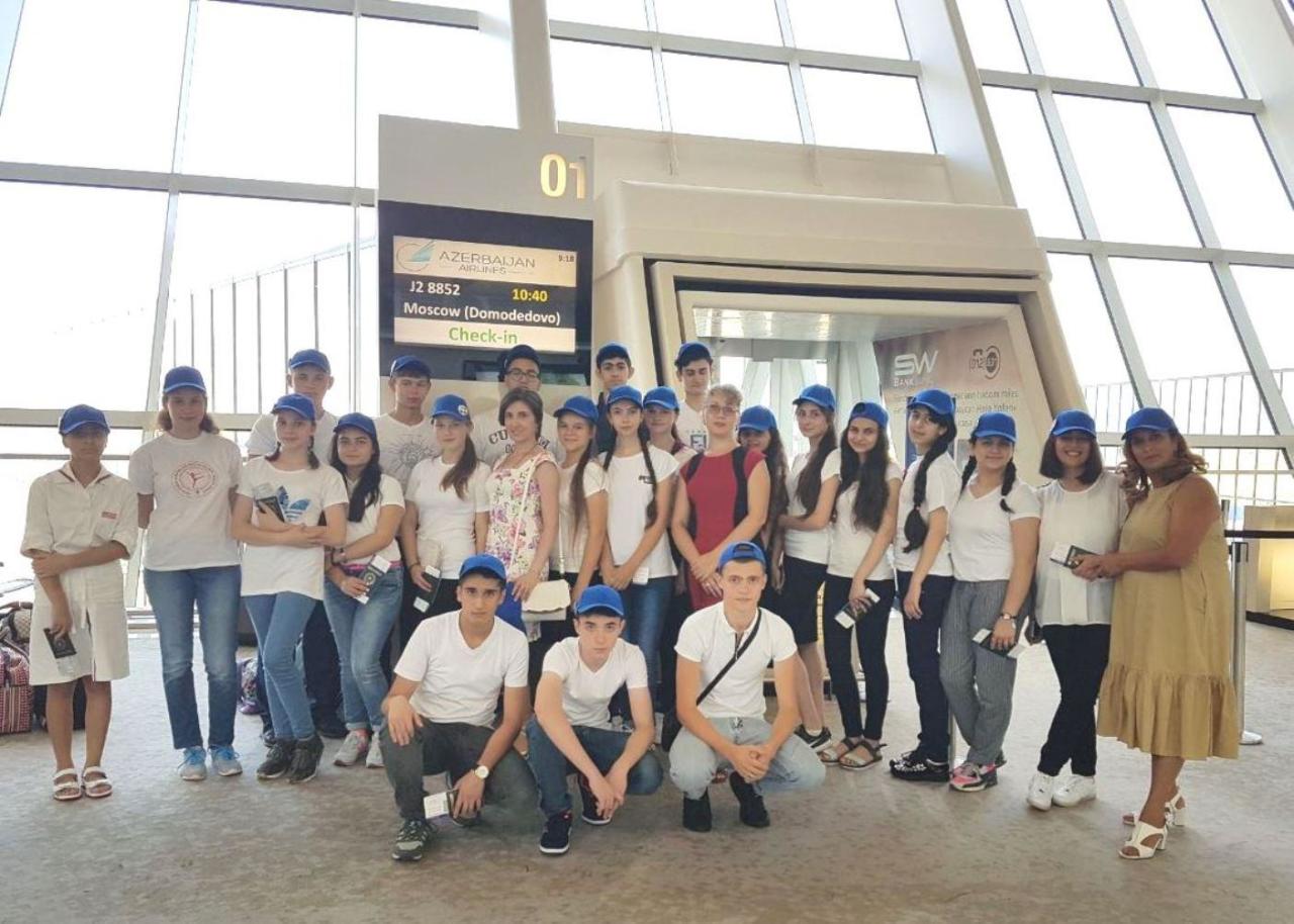 Азербайджанские школьники отправились в Россию