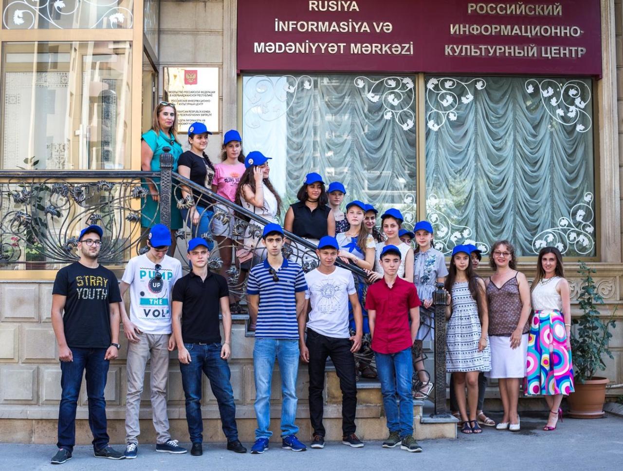 Азербайджанские школьники отправились в Россию