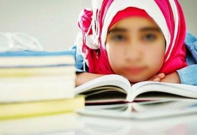 Tacikistan məktəblərində hicab, saqqal və cins qadağan edildi
