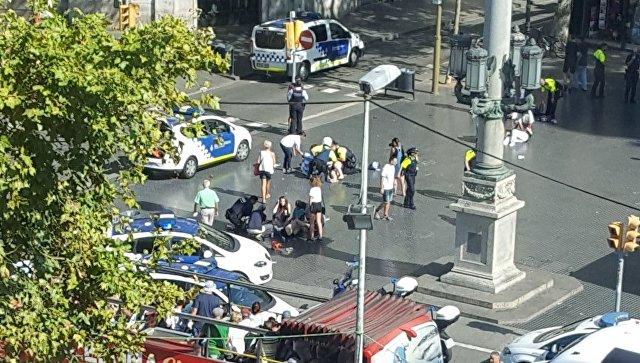 В центре Барселоны автомобиль въехал в толпу: 12 погибших, пострадали 80 человек