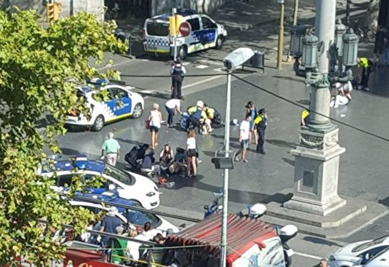 В центре Барселоны автомобиль въехал в толпу: 13 погибших, пострадали более 100 человек <span class="color_red">- ОБНОВЛЕНО - ВИДЕО - ФОТО </span>