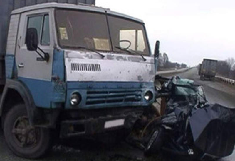 В Баку грузовик протаранил пять автомобилей, есть пострадавшие