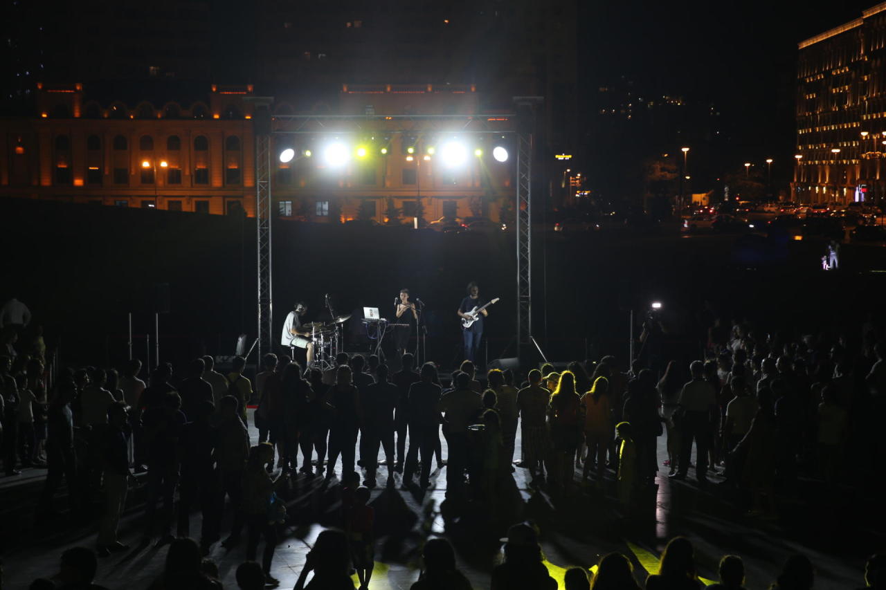 В парке Центра Гейдара Алиева состоялся концерт группы "Dihaj"