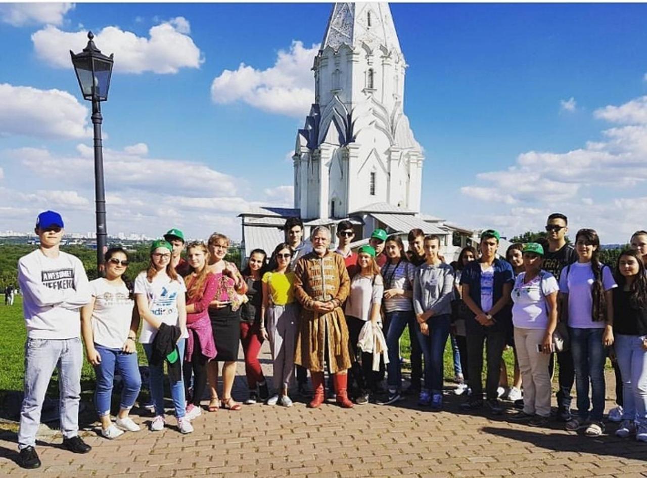 Азербайджанские школьники ознакомились с достопримечательностями Москвы