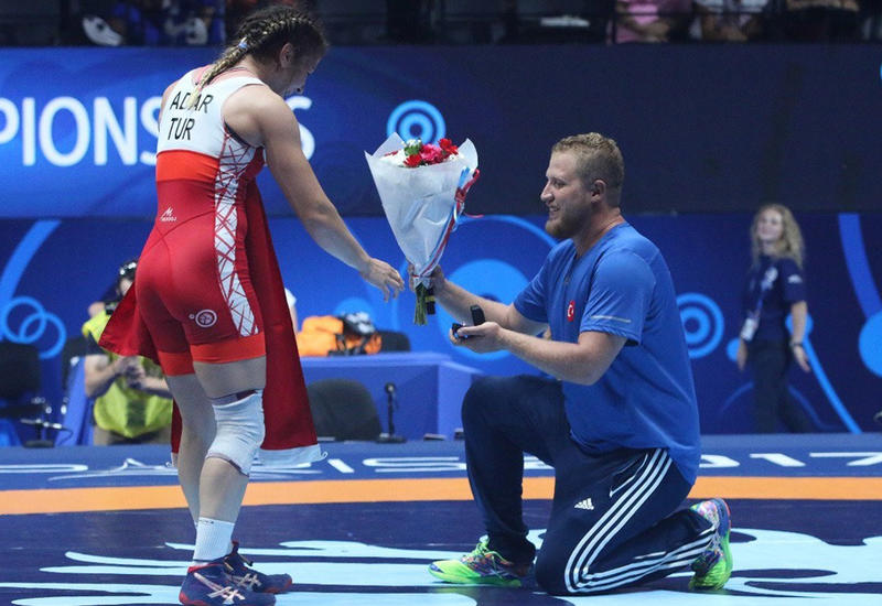 Турецкая спортсменка получила предложение руки и сердца после победы в финале ЧМ