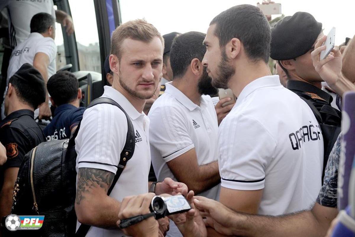 Футболистов "Карабаха" встретили в Баку как героев
