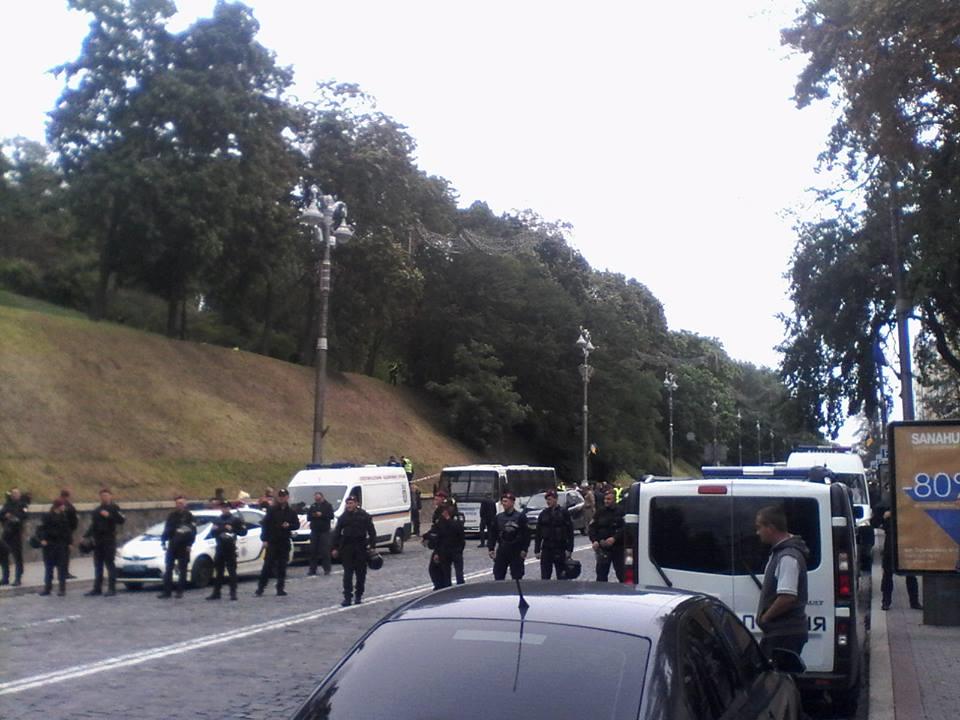 Посольство:  На сотрудников и автомобили посольства Азербайджана в Украине никто не нападал