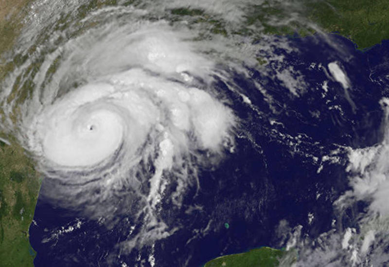 На Техас обрушился мощнейший ураган, эвакуируются города и уезды