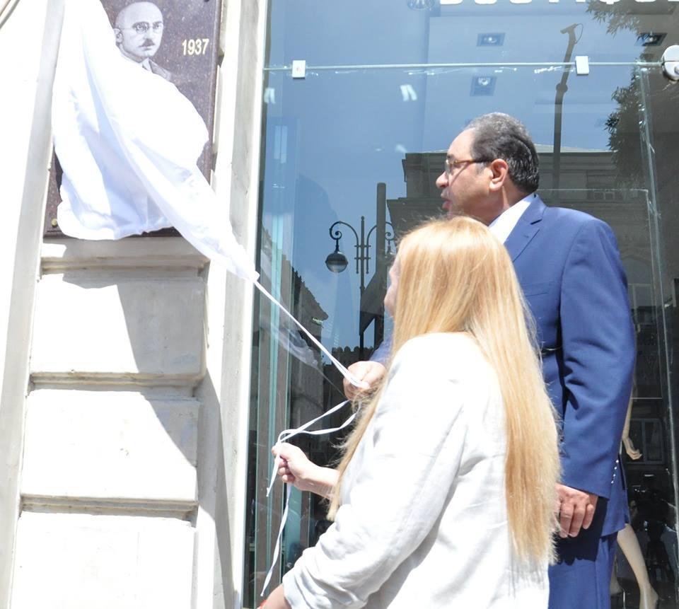 В Баку открыт барельеф первому ректору-азербайджанцу БГУ