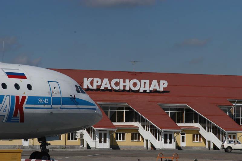 Аэропорт Краснодара эвакуируют после сообщения о бомбе