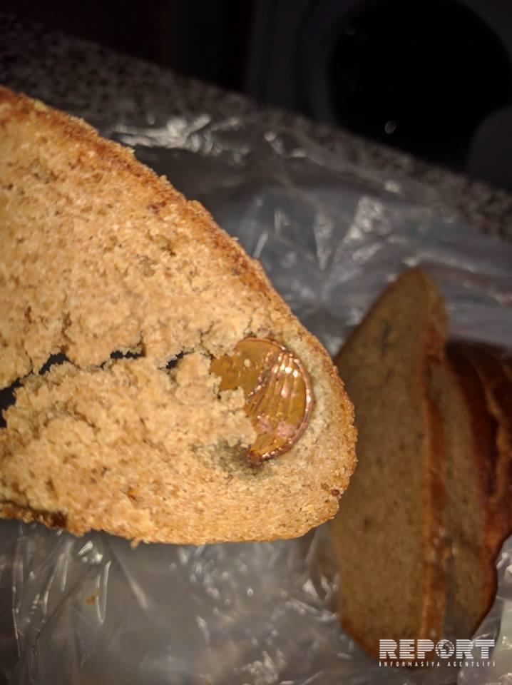 Ценники на хлеб. Монетки на хлебе прикол. Монетка сосиски. Хлебы в монетке. Хлеб в монетке цельнозерновой.