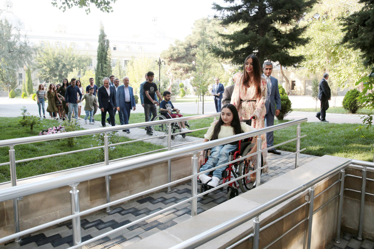 Вице-президент Фонда Гейдара Алиева Лейла Алиева побывала в Государственной академии художеств