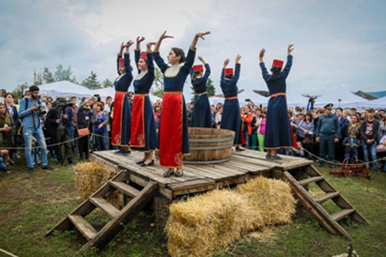 Ermənilərin yeni təxribatı - şərab festivalı, yoxsa əyyaşlıq arzusu?