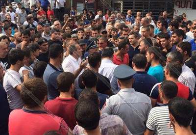 В Армении граждане снова перекрыли крупную магистраль. Требуют премьера