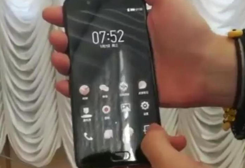 В Китае вышел двухэкранный смартфон YotaPhone 3 <span class="color_red">- ВИДЕО</span>