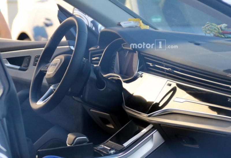 Раскрыт интерьер новейшего кроссовера Audi <span class="color_red">- ФОТО</span>