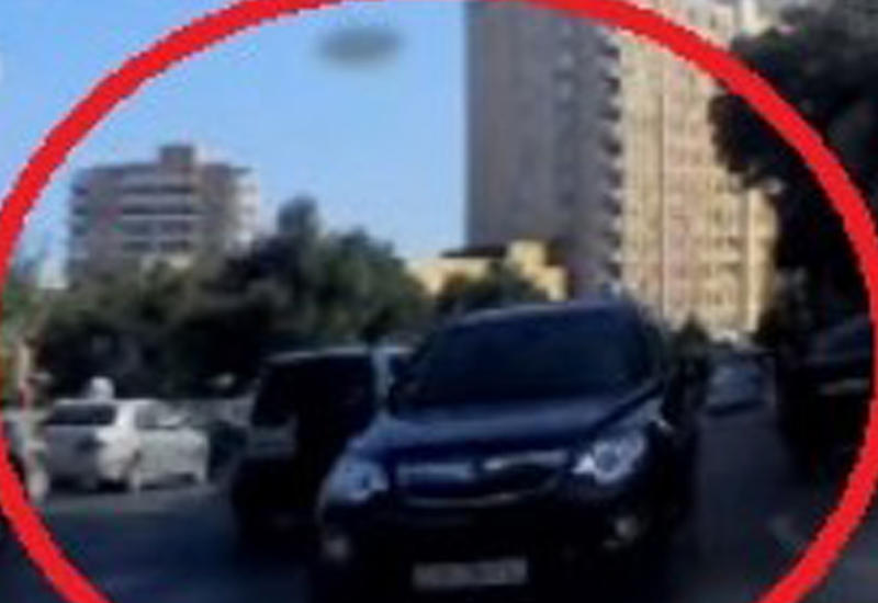 Bakıda 8 dəqiqə ərzində 3 qayda pozuntusu kameraya düşdü <span class="color_red">- VİDEO</span>