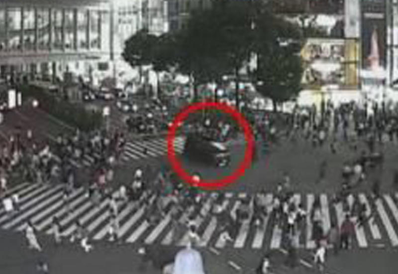 Водитель попытался уйти от токийской полиции через толпу людей